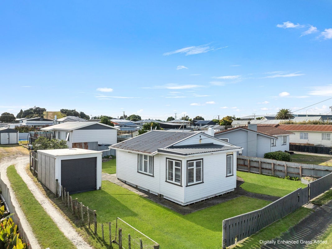 10 Cornfoot Street, Castlecliff, Whanganui - Carousel 24