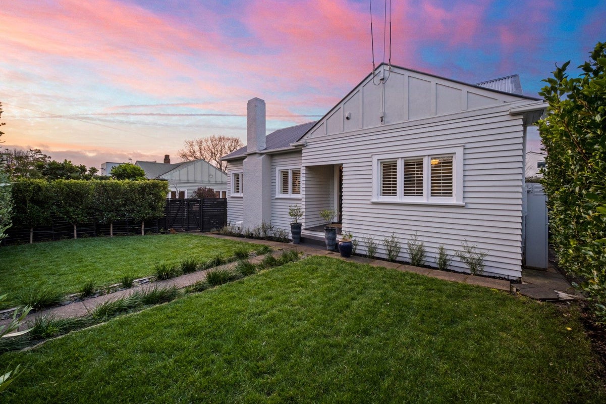 9 Invermay Avenue, Mount Roskill, Auckland - Carousel 1