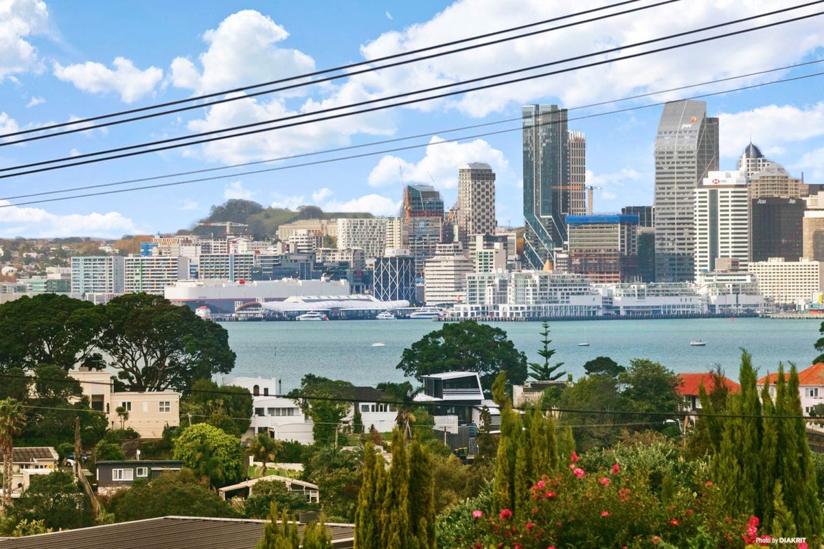 56 Exmouth Road, Northcote, Auckland - Carousel 1