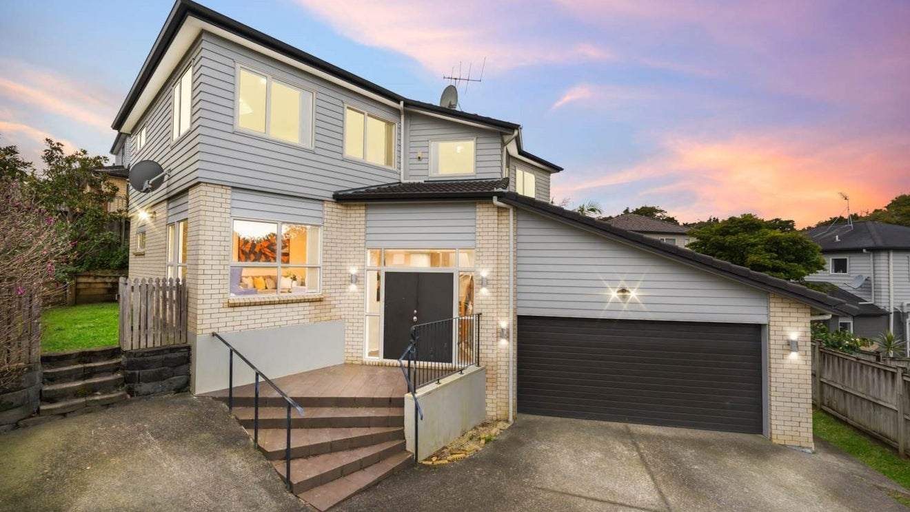 44 Amaretto Avenue, Flat Bush, Auckland - Carousel 1