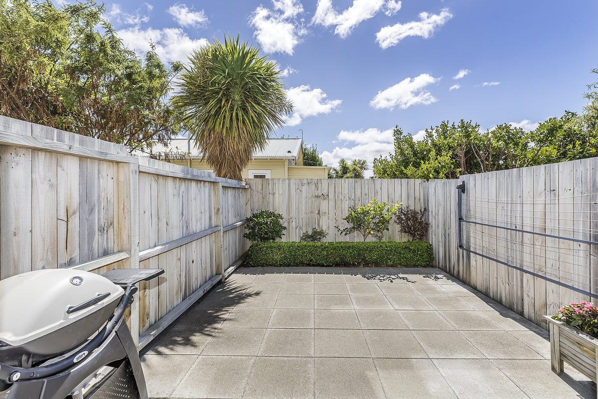 4/2 Stone St, Miramar, Wellington - Carousel 2