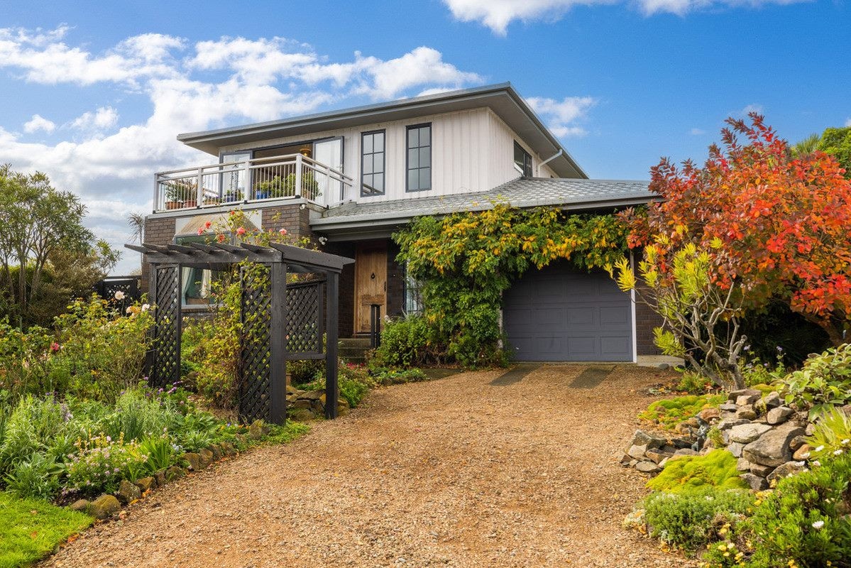 11 James Drive, Diamond Harbour, Lyttelton - Carousel 1
