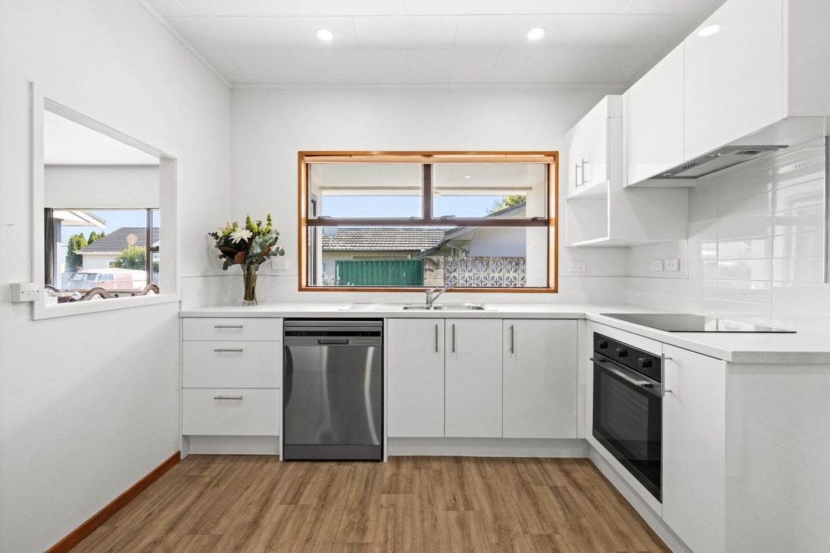 1/16 Guthrie Road, Havelock North, Havelock North - Carousel 1