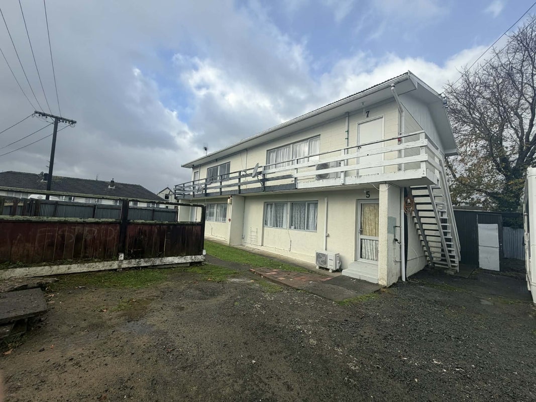 7/9 Totara Street, Trentham, Upper Hutt - Carousel 1