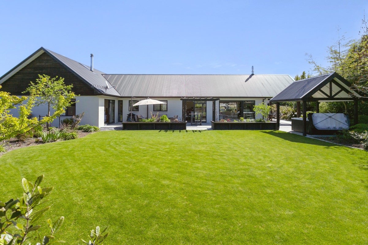1 Flaxen Way, Kinloch, Taupo - Carousel 2