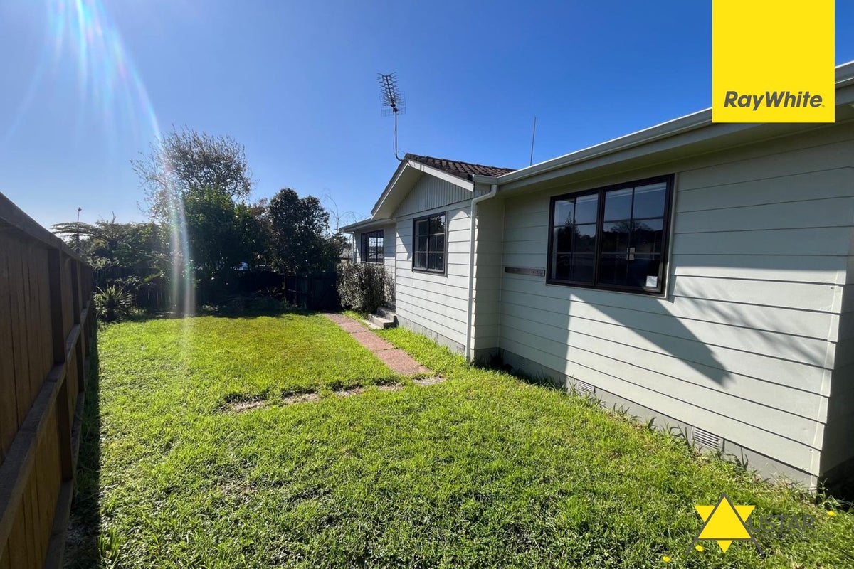 8 Coey Place, Glen Eden, Auckland - Carousel 1
