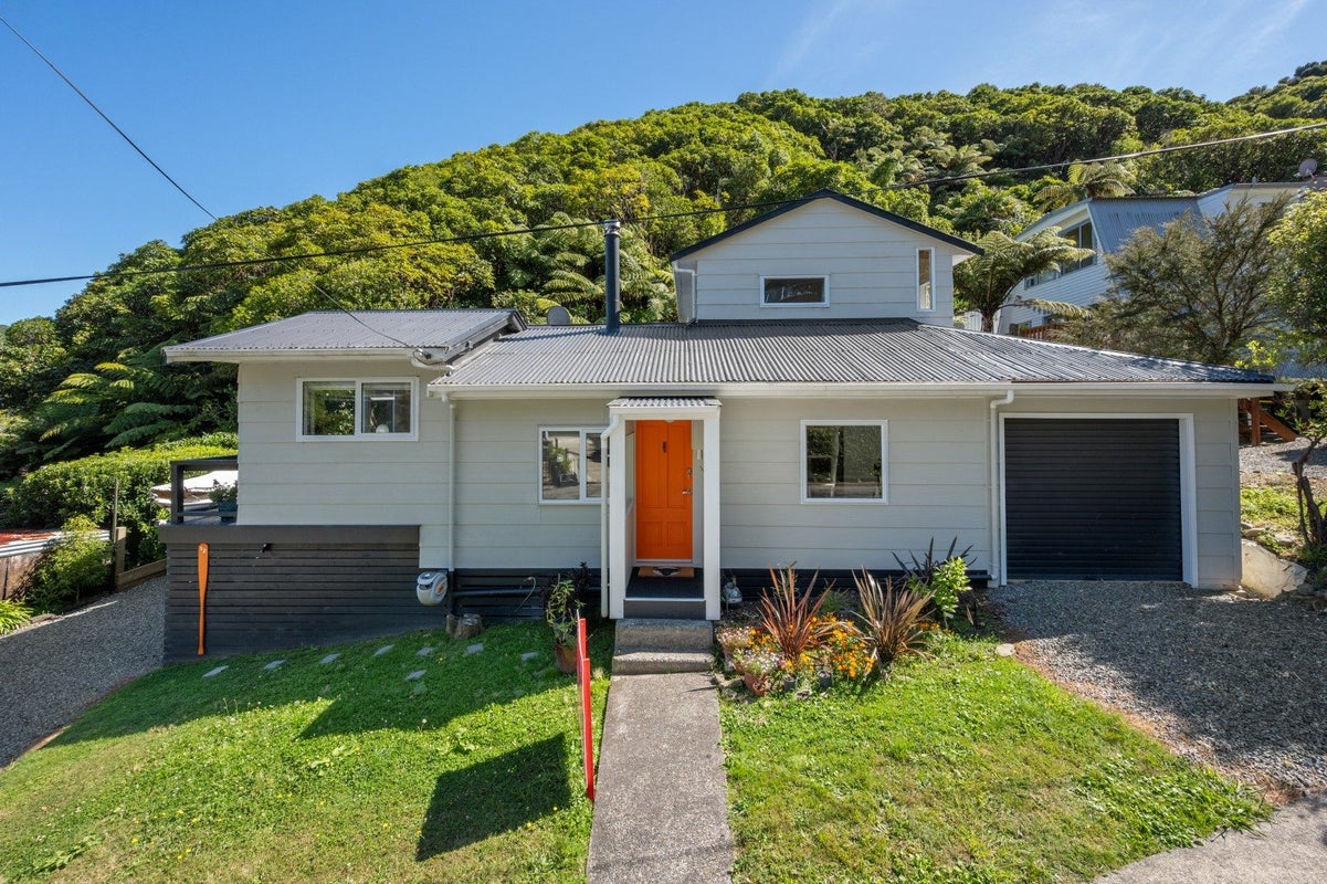 12 Arthur Crescent, Waikawa, Picton - Carousel 2