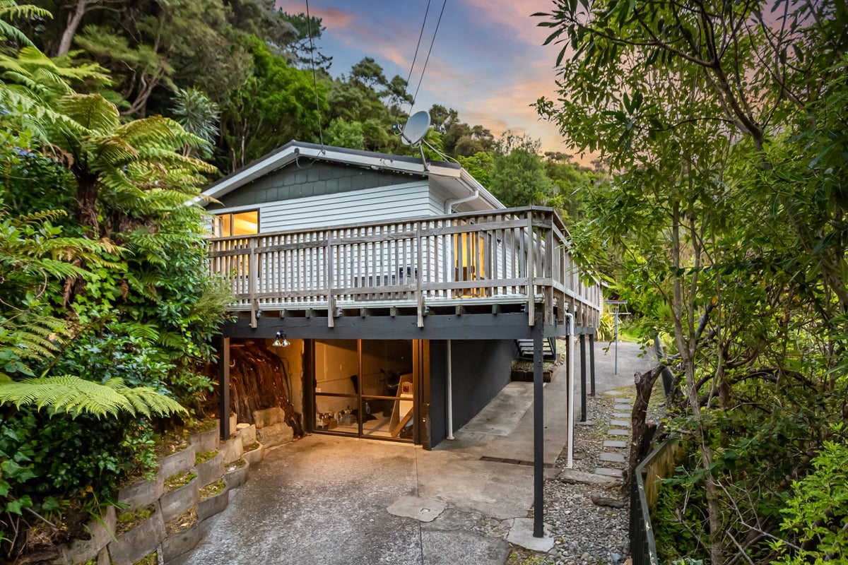 32 John Street, Stokes Valley, Lower Hutt - Carousel 1