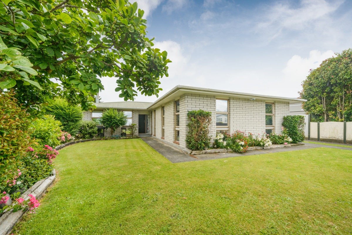 29 Herbert Avenue, Cloverlea, Palmerston North - Carousel 2