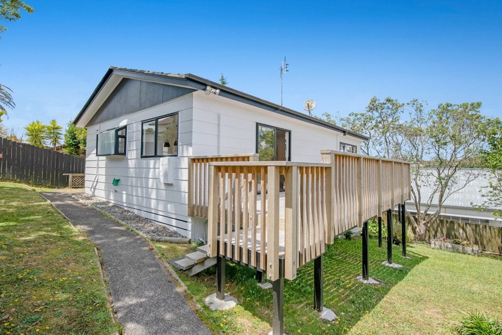 1/7 Leiden Place, Totara Vale, Auckland - Carousel 2