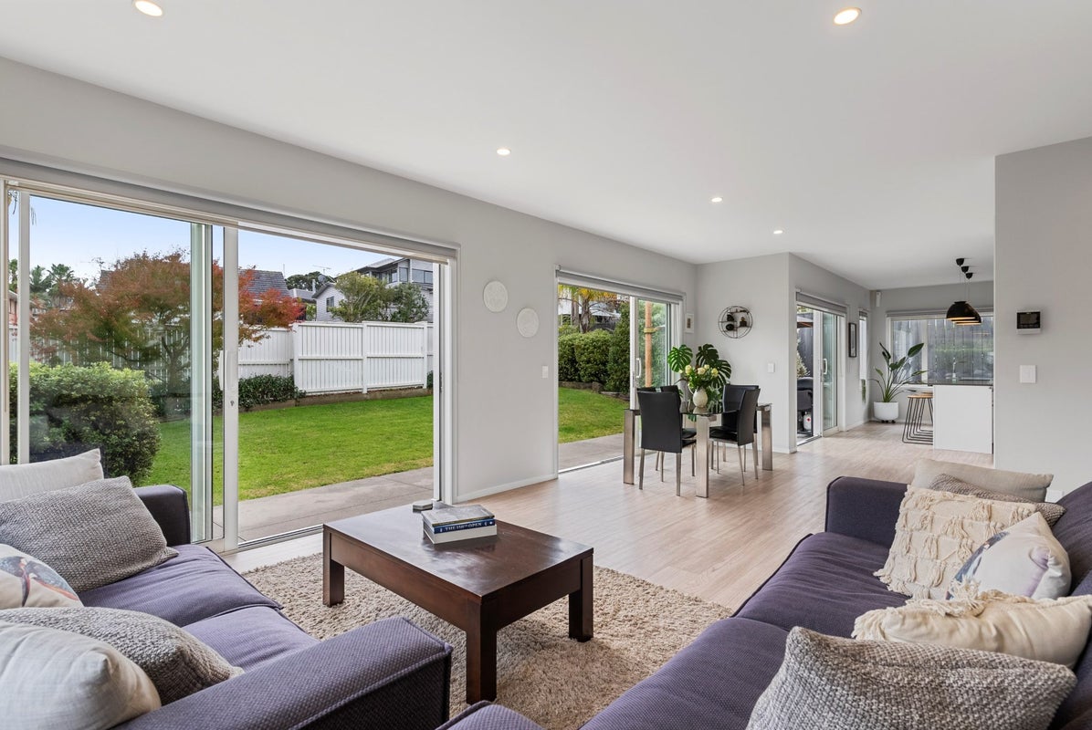 2A Fernwood Place, Wai o Taiki Bay, Auckland - Carousel 2