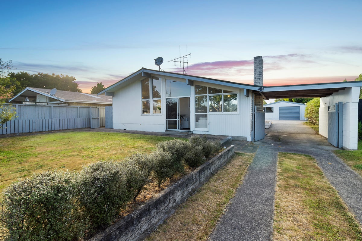 19 Sherwood Drive, Pukete, Hamilton - Carousel 2