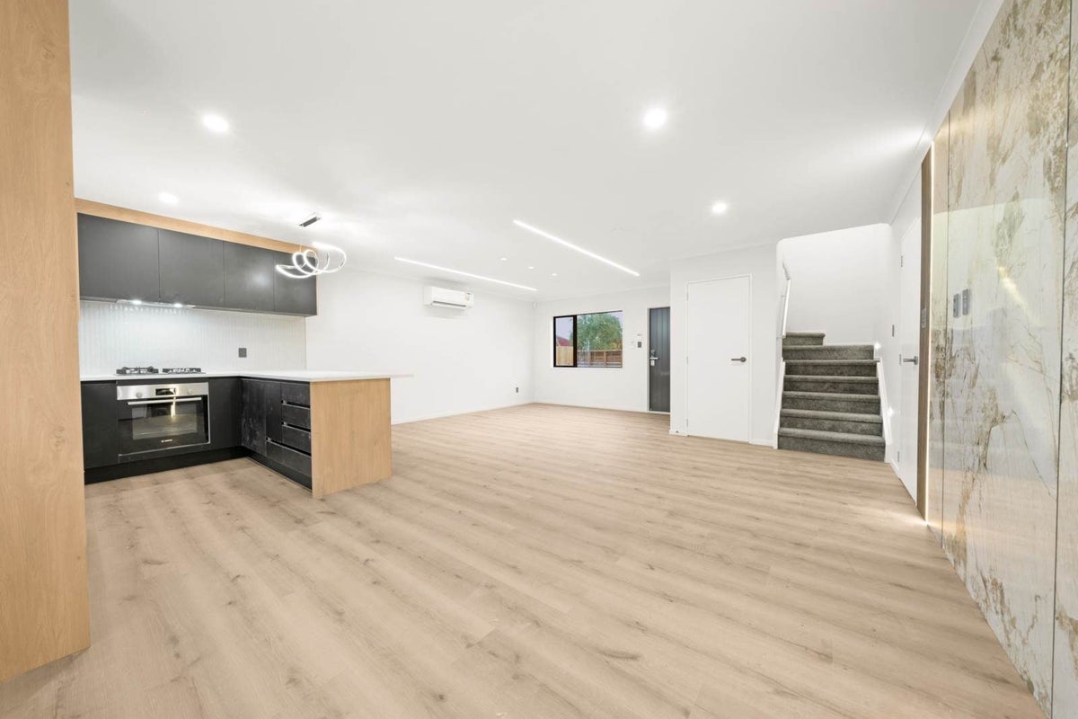 32A Milton Rd (formerly 2/38 Rosebank Rd), Papatoetoe, Manukau City, Auckland - Carousel 2