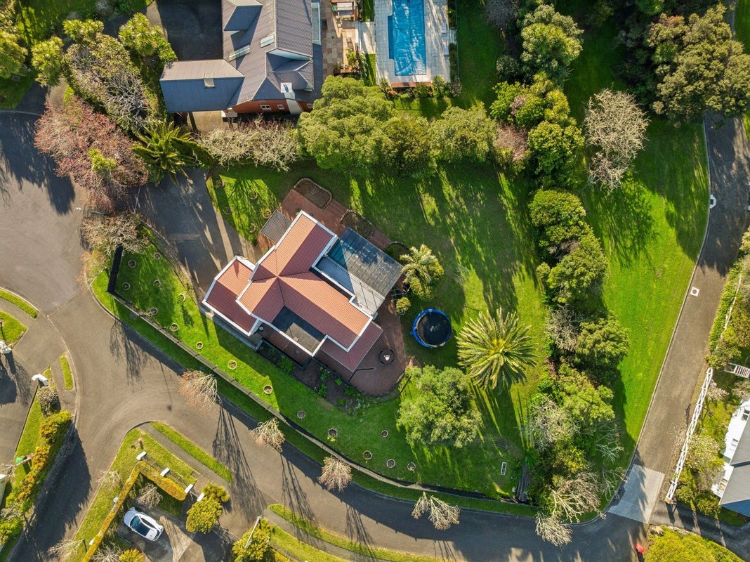 16 Almond Grove, Greenhithe, Auckland - Carousel 2