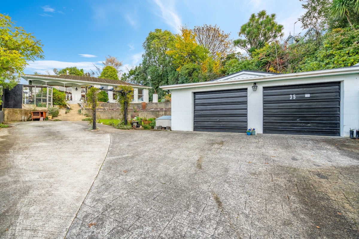35 Glenross Street, Glenross, Dunedin - Carousel 1