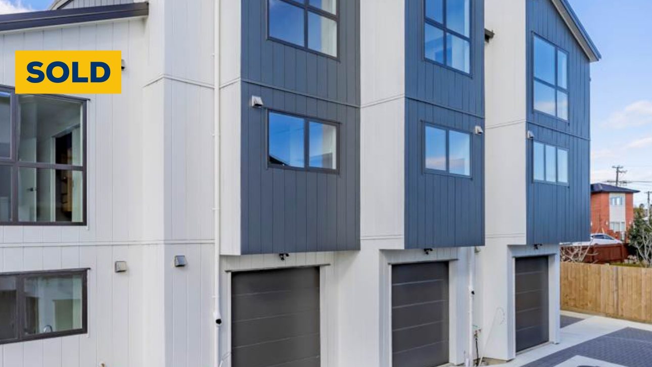 2/4 Waitaki Street, Henderson, Auckland - Carousel 1