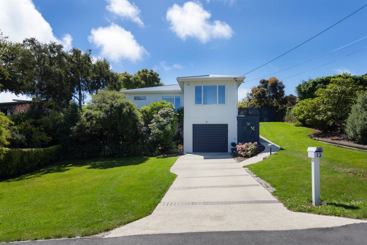 13 Selwyn Street, South Hill, Oamaru - Carousel 1