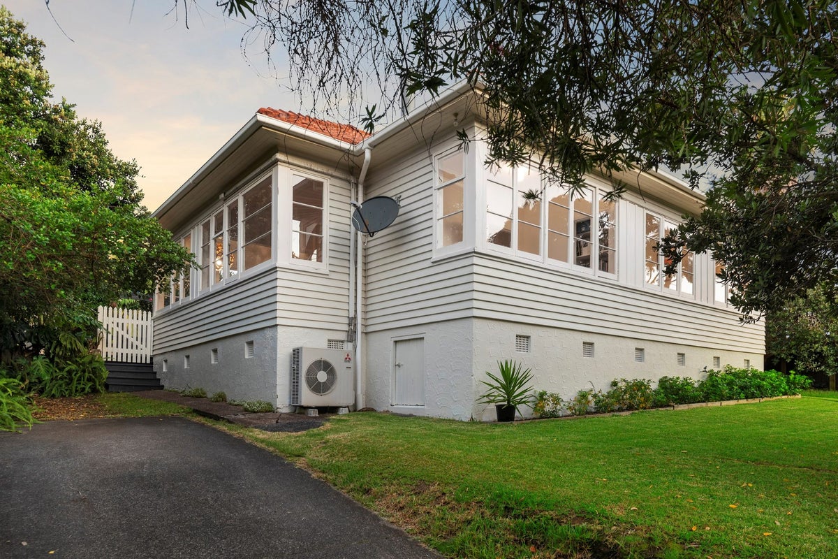 18 Cautley Street, Stanley Point, Auckland - Carousel 2