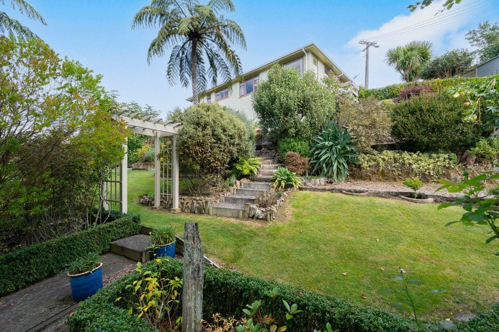 6 Te Reinga View, Tawa, Wellington - Carousel 2
