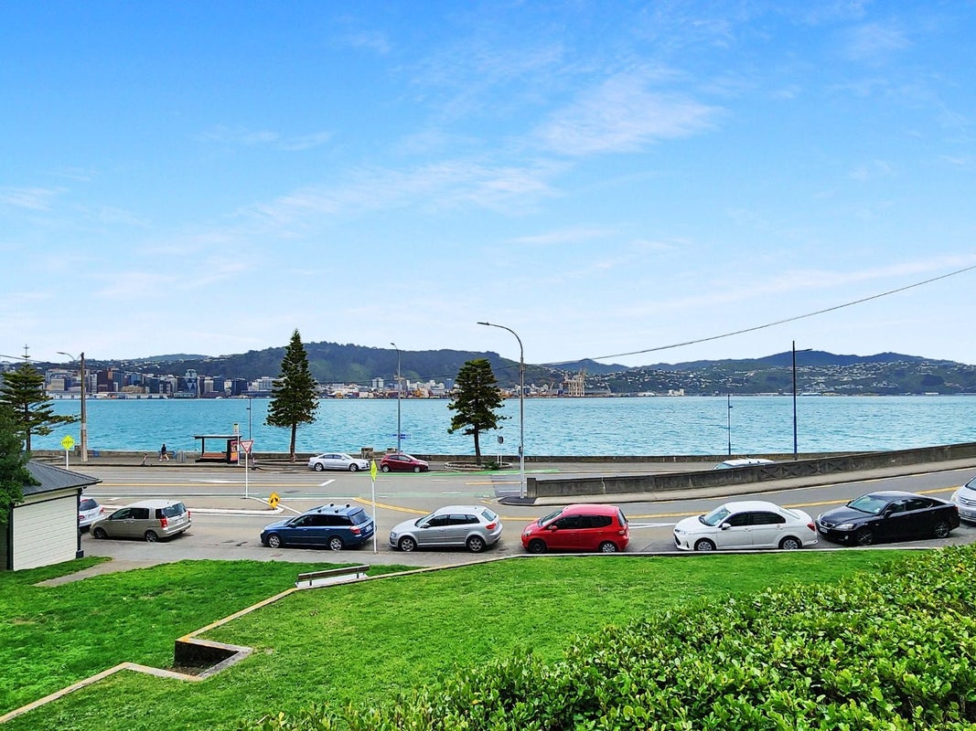 2/370 Oriental Parade, Oriental Bay, Wellington - Carousel 1