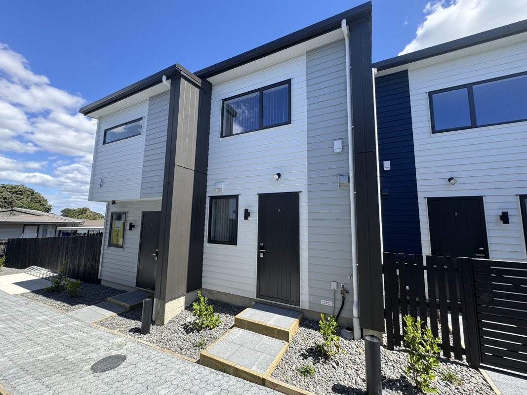 2/17 Barneys Farm Road, Clendon Park, Auckland - Carousel 21