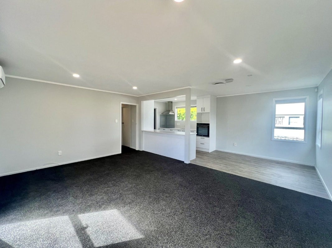 5 Bluewater Place, Wattle Downs, Auckland - Carousel 1