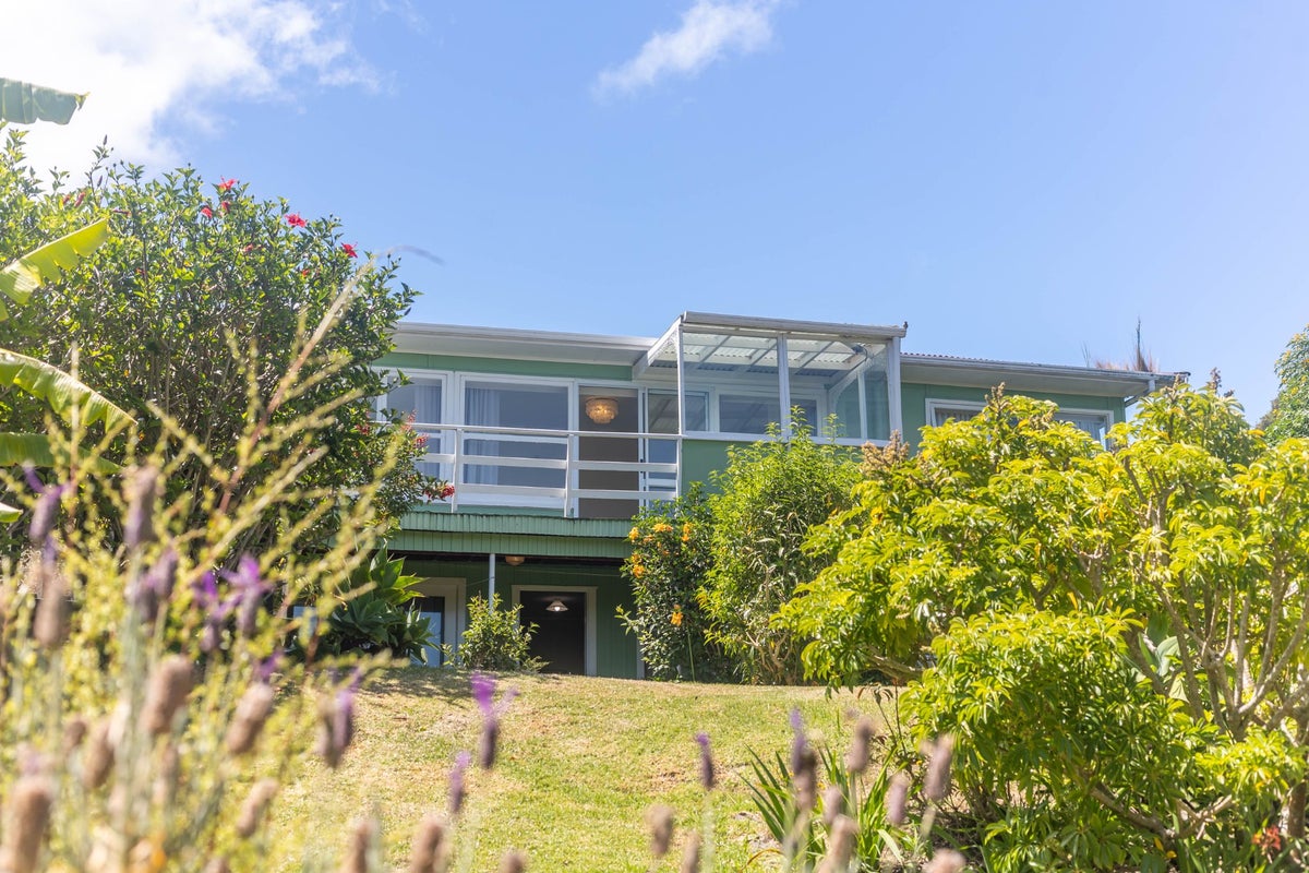 16 Hekerua Road, Oneroa, Waiheke Island - Carousel 2