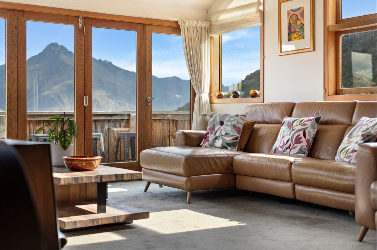 9 McKerrow Place, Sunshine Bay, Queenstown - Carousel 1