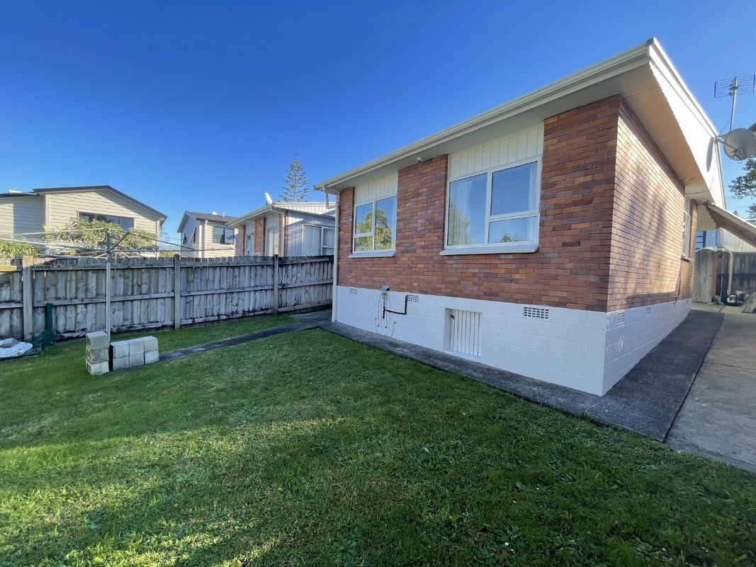 1/7 Maunder Place, New Lynn, Auckland - Carousel 11