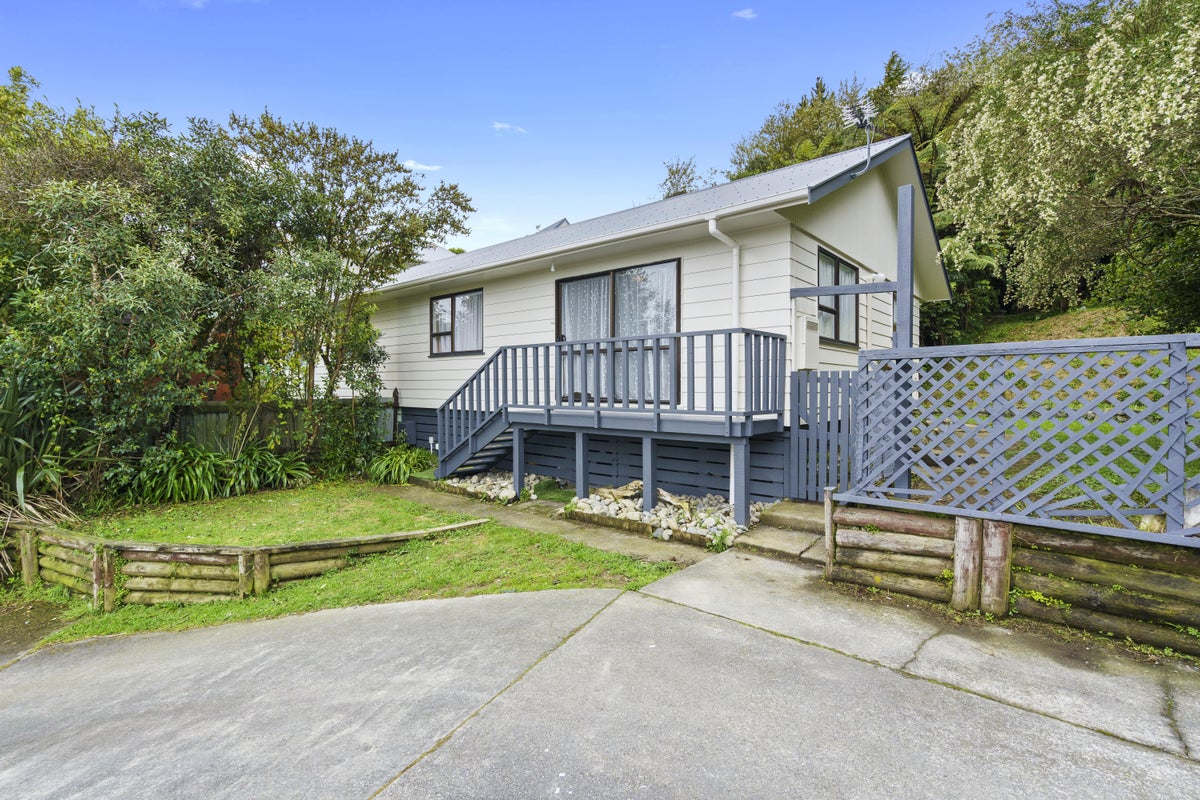 2/11 INVERCARGILL DR, Kelson, Lower Hutt - Carousel 1