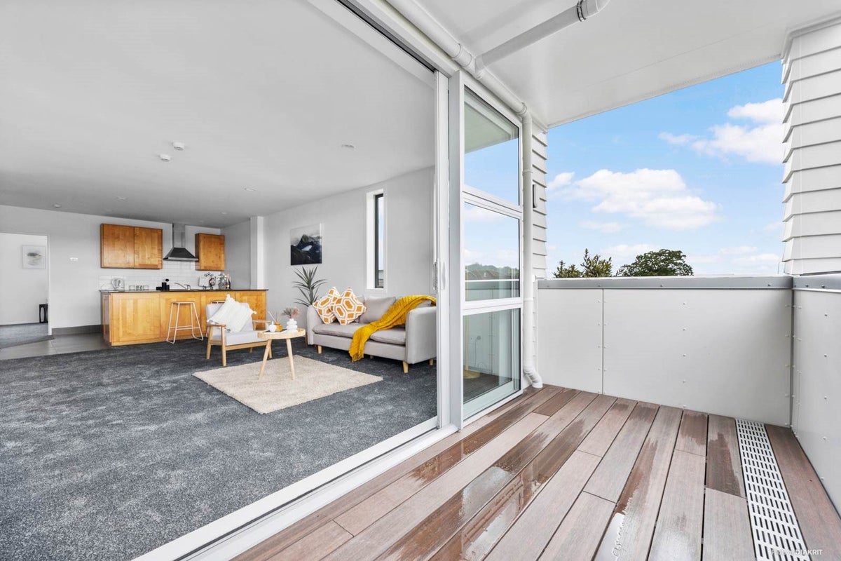 14/63 Kestev Drive, Flat Bush, Auckland - Carousel 2