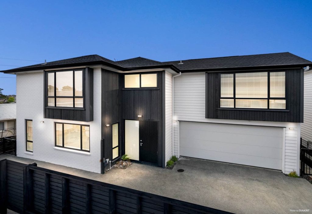 16A Eaton Road, Hillsborough, Auckland - Carousel 1