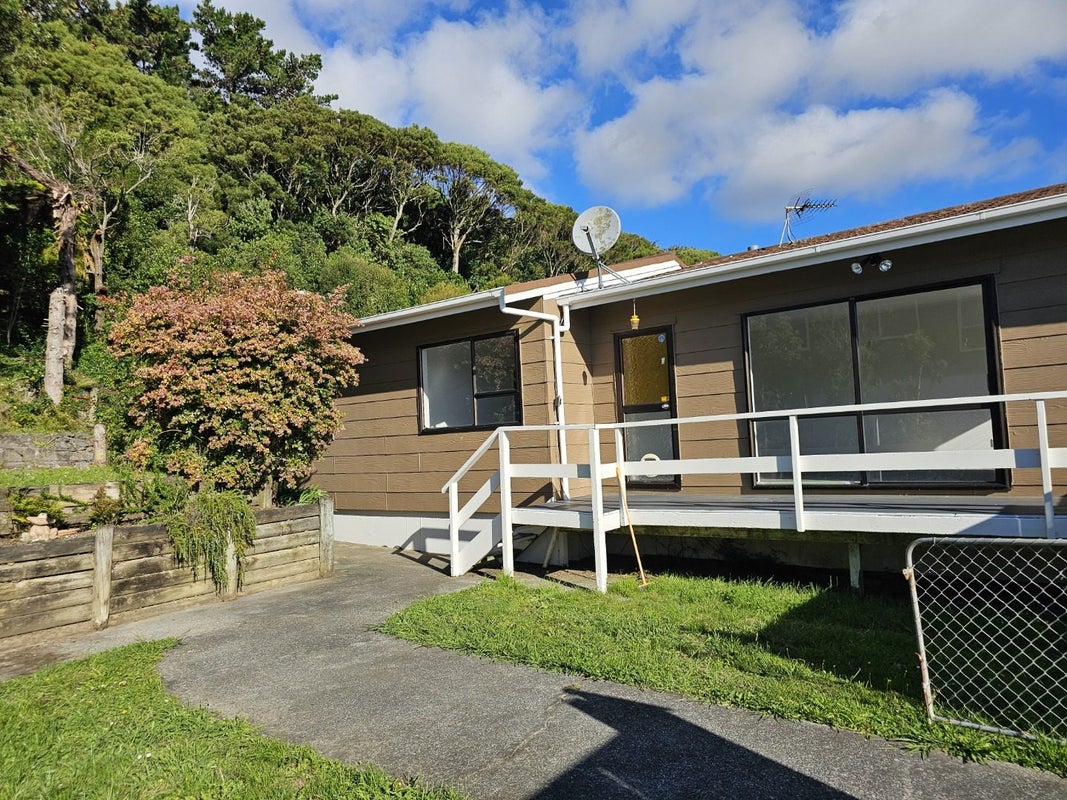 89 Leeward Drive, Whitby, Porirua - Carousel 12