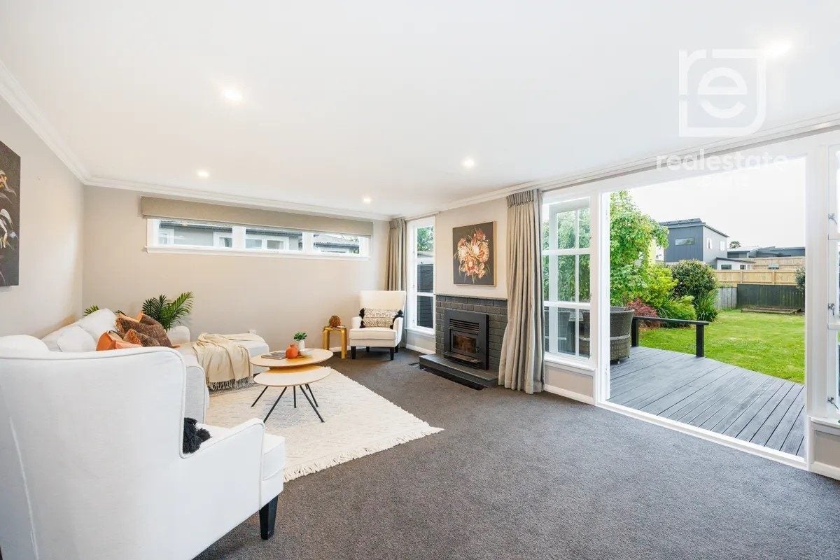 7 Stirling Crescent, Hokowhitu, Palmerston North - Carousel 2