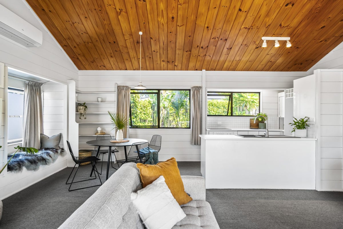 3/20 Eastdale Road, Avondale, Auckland - Carousel 1