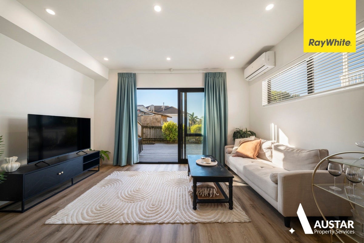 8/285 Te Atatu Road, Te Atatu South, Auckland - Carousel 2