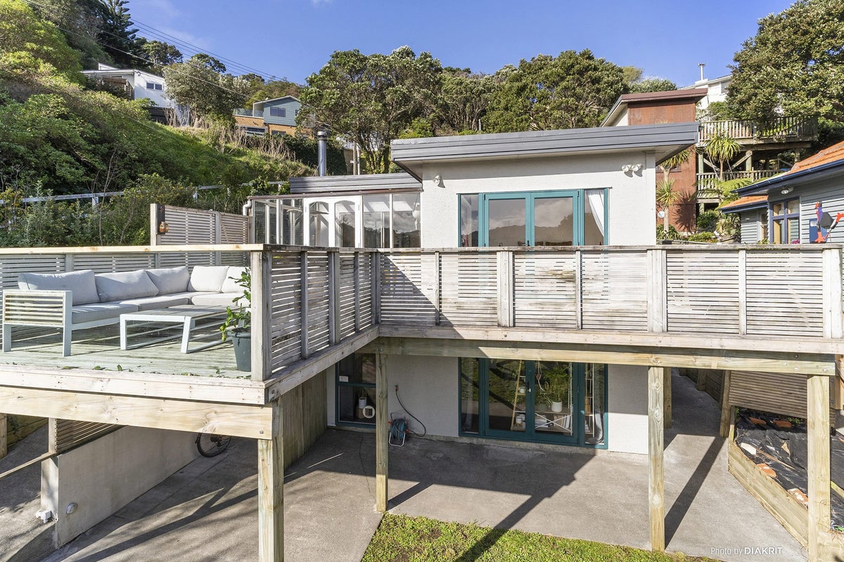 24 Volga Street, Island Bay, Wellington - Carousel 2