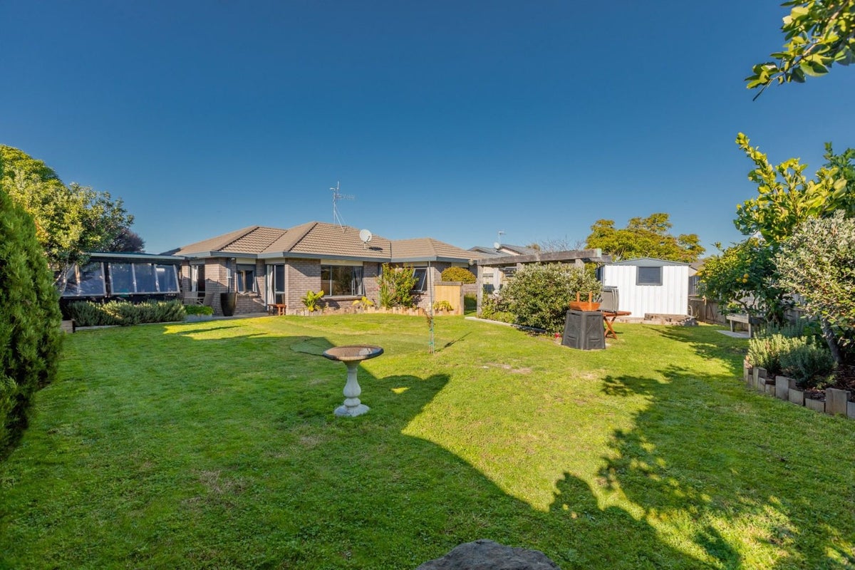 19 Katerini Grove, Papamoa Beach, Papamoa - Carousel 2