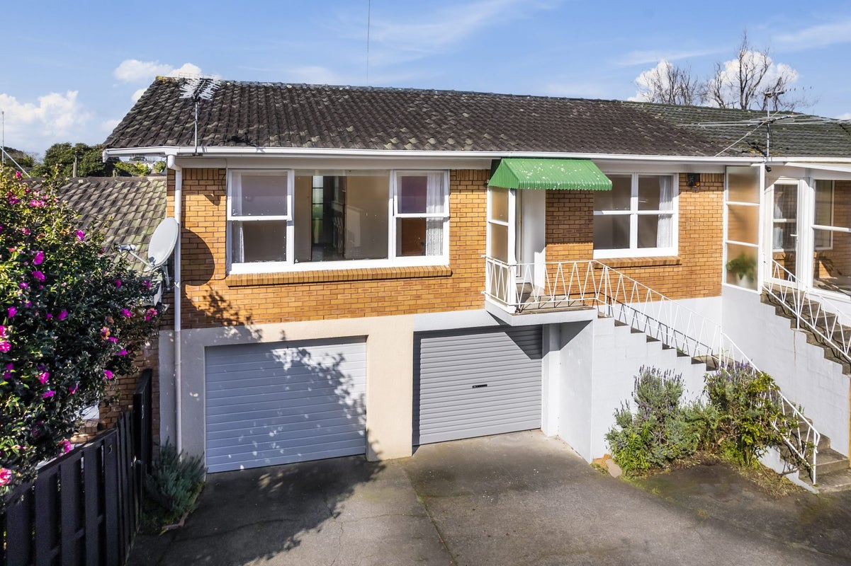 2/14 Cornwall Park Avenue, Epsom, Auckland - Carousel 1