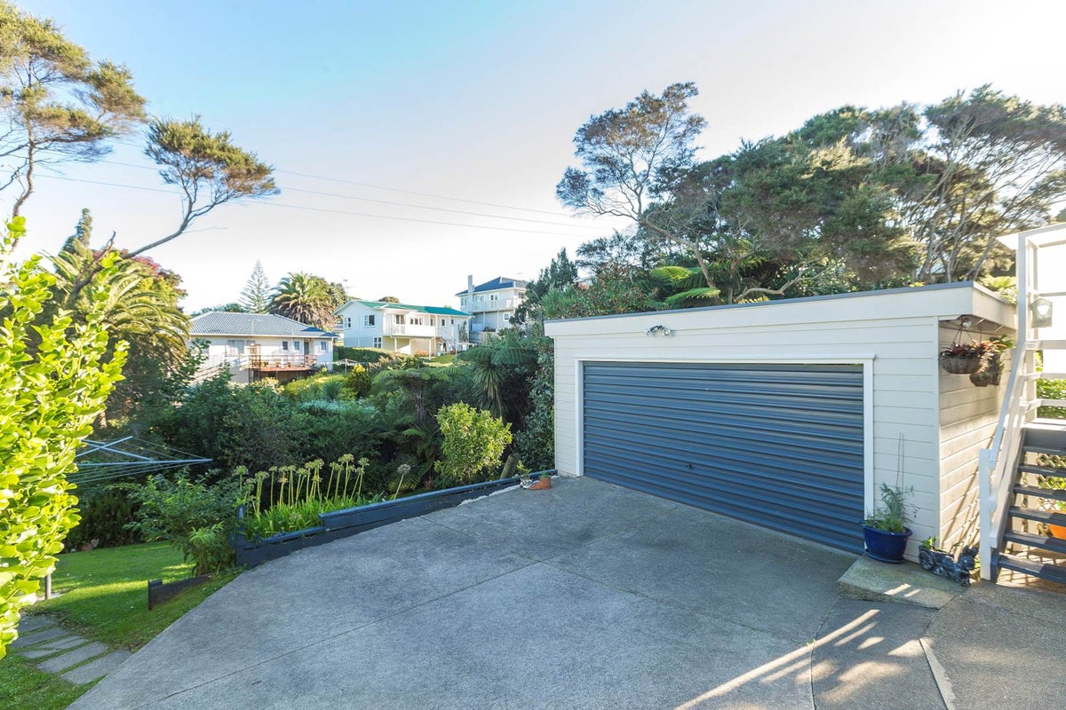 53 CHIVALRY RD, Glenfield, Auckland  - Carousel 2