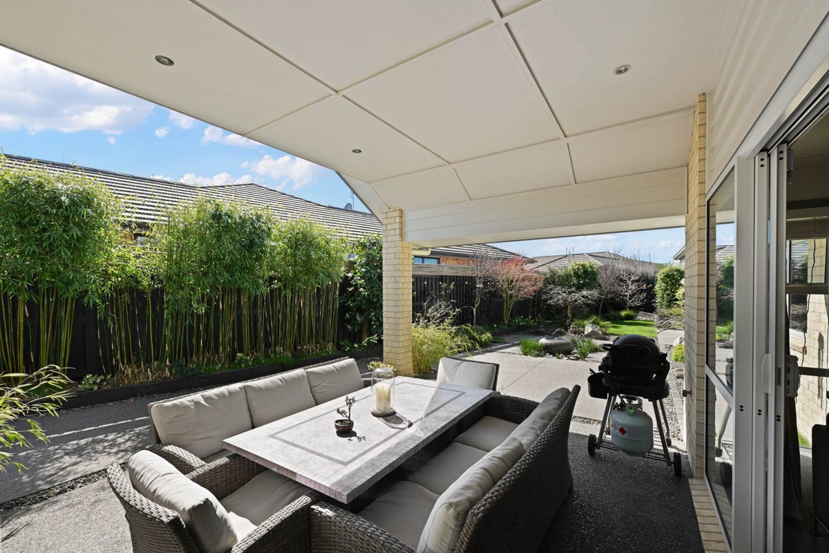6 Michael Terrence Place, Flagstaff, Hamilton, Waikato - Carousel 2