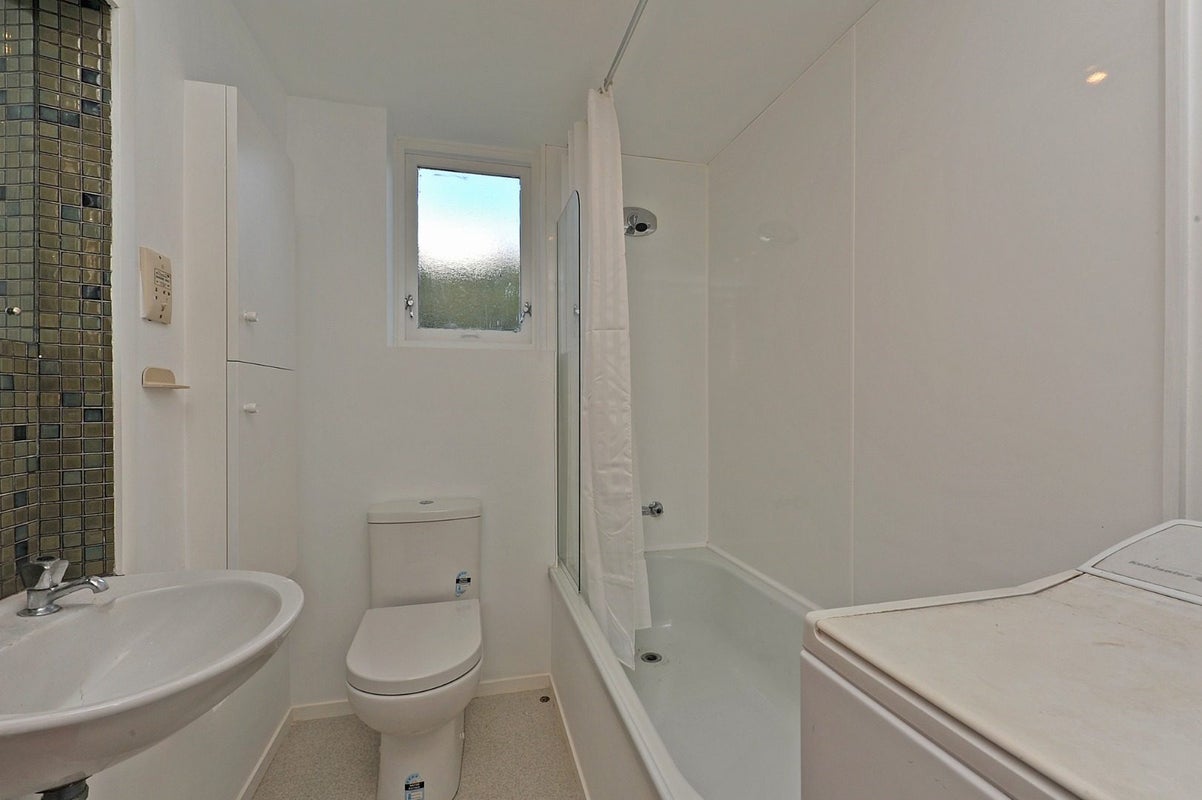 3 Stowe Hill, Thorndon, Wellington - Carousel 9