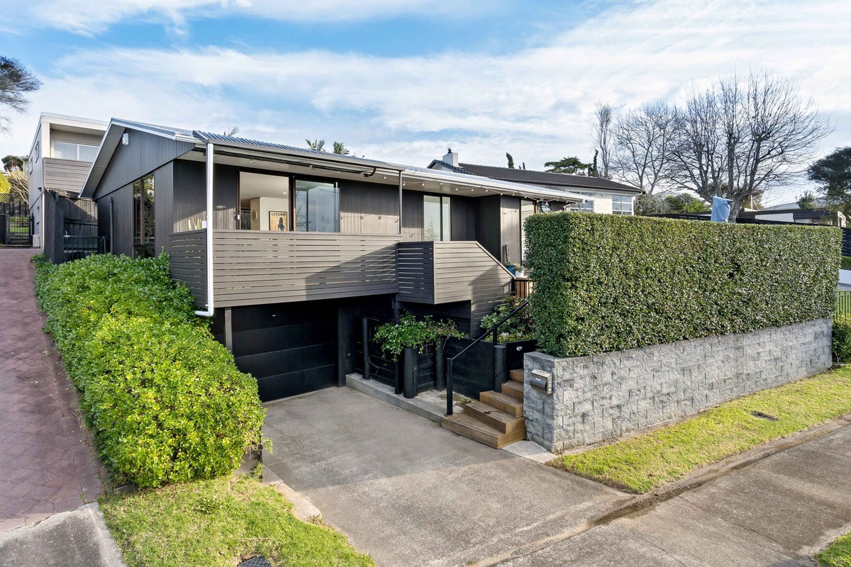 27A Hawkins Street, Meadowbank, Auckland - Carousel 1