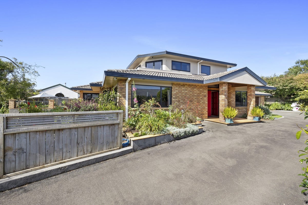 13 Karina Road, Merrilands, New Plymouth - Carousel 2