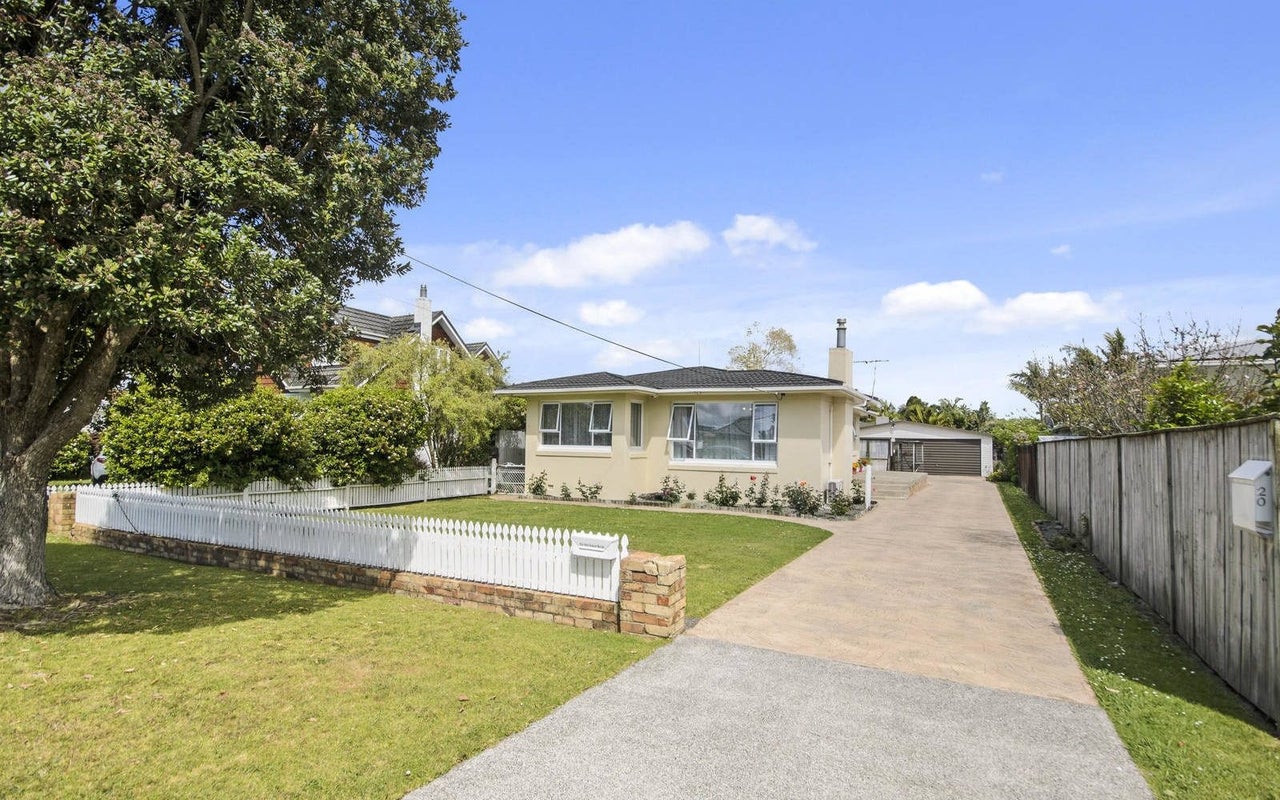 20 Peachgrove Road, Te Atatu Peninsula, Auckland - Carousel 1
