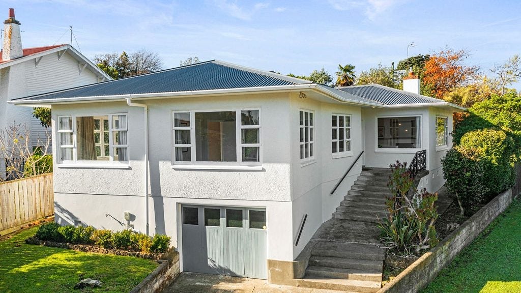 1 Smart Terrace, Saint Johns Hill, Whanganui - Carousel 1