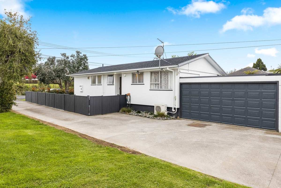 1/18 Matipo Road, Te Atatu Peninsula, Auckland - Carousel 1