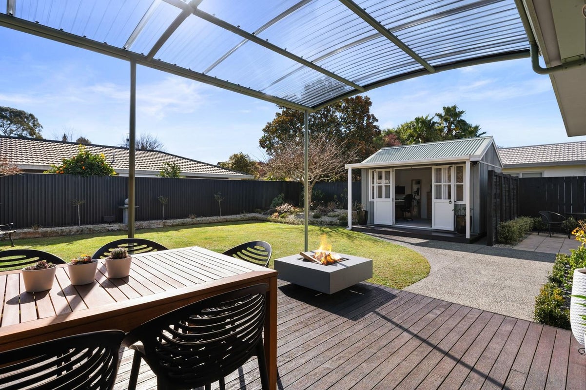 14 Capricorn Place, Kawaha Point, Rotorua - Carousel 1