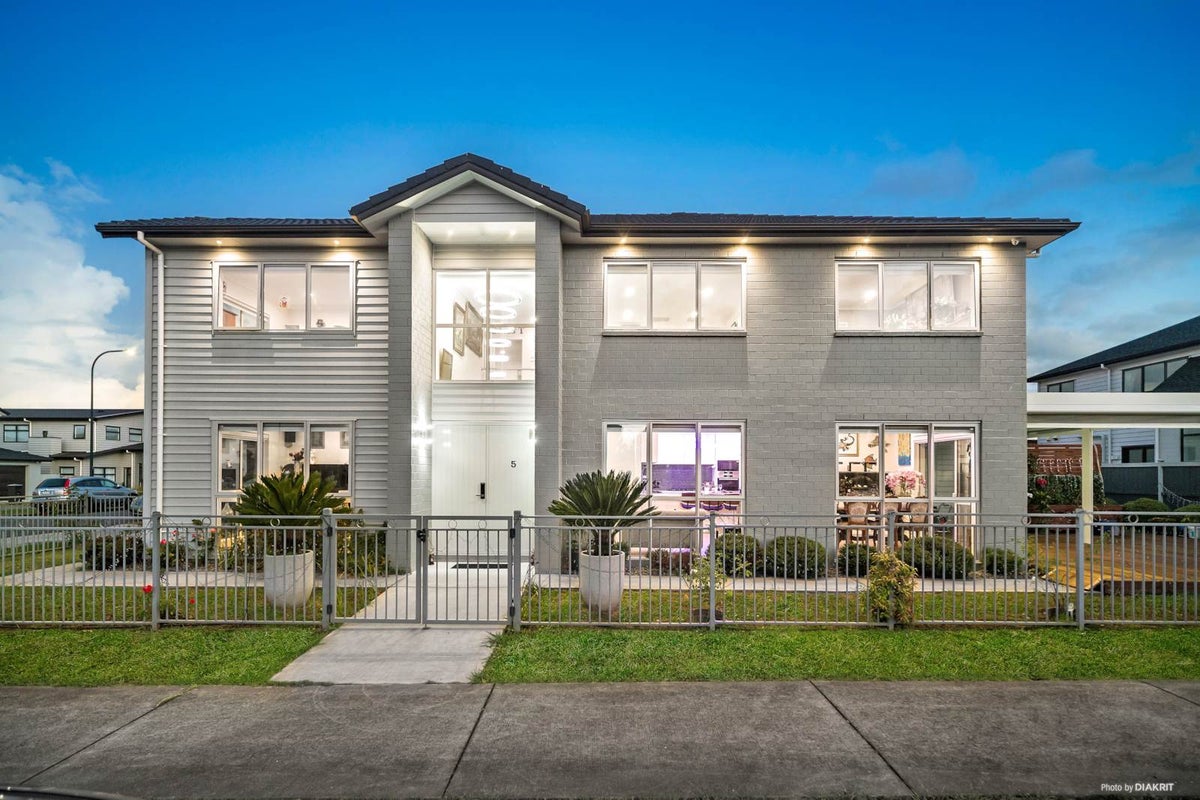 5 Horsefields Drive, Flat Bush, Auckland - Carousel 2