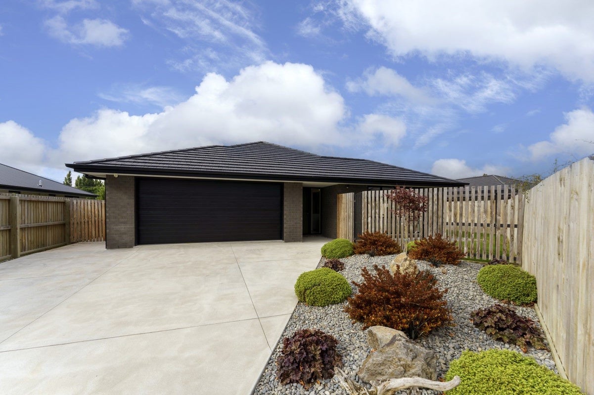 20 Evelyn Crescent, Marshland, Christchurch - Carousel 1